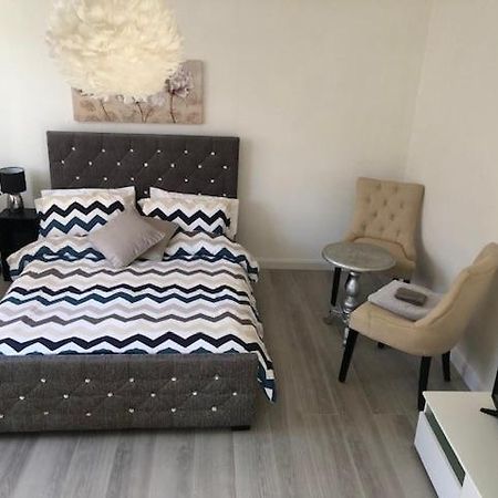 Beautiful Large Room In London Flat Exteriör bild