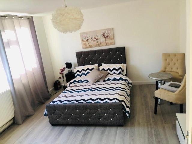 Beautiful Large Room In London Flat Exteriör bild
