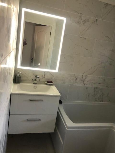 Beautiful Large Room In London Flat Exteriör bild